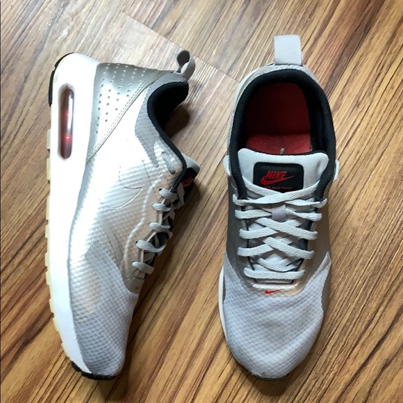 Nike Air Max Tavas Women Sneakers - Picture 4 of 9